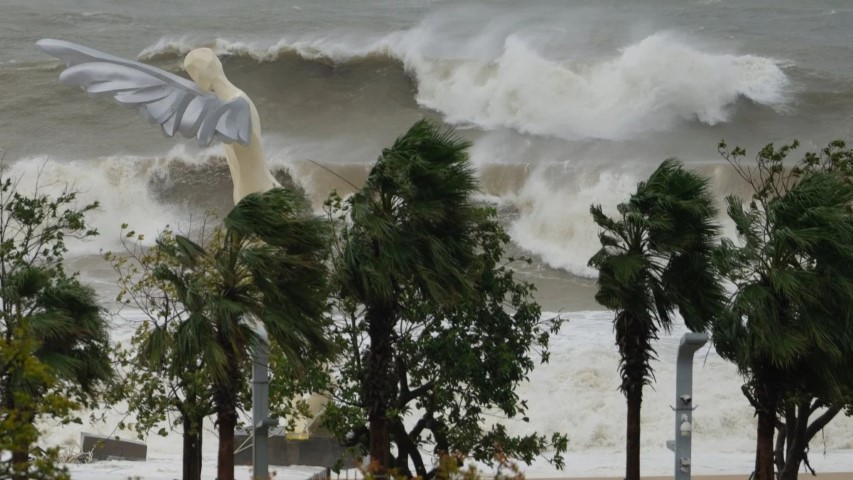 তাইওয়ানের পর চীনে আঘাত হেনেছে শক্তিশালী ঝড় ‘রাগাসা’